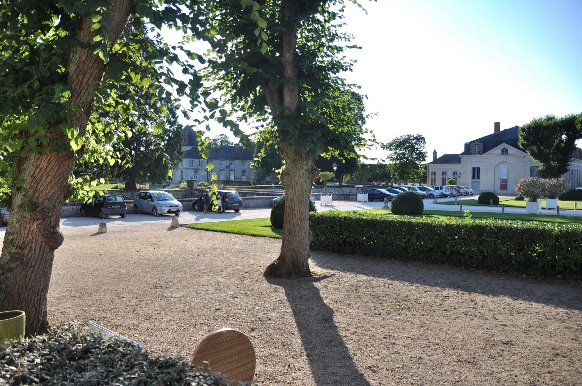 Hôtel la Capitainerie Châteauneuf-sur-Loire Exterior foto